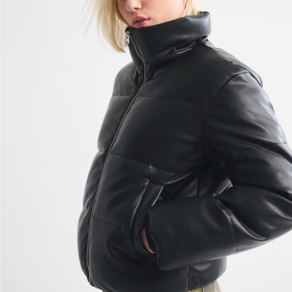 Abercrombie & Fitch Women's Sleek Black Puffer Coat